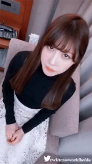 4P快乐似神仙~小穴被操到快肿起来~但很值得！